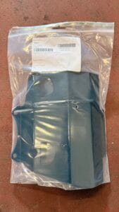 EC206 suojapelti oik( Protective cover valve block EC206B right)
